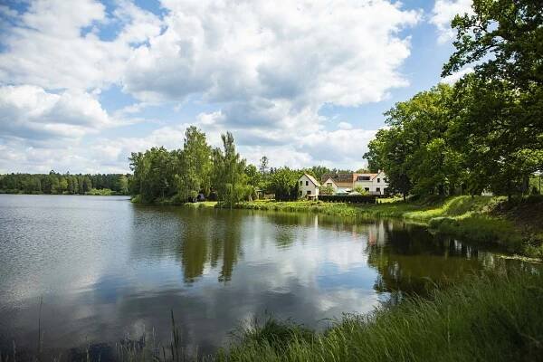 pohled na cely objekt z hraze rybnika Stankov - ubytování Staňkov - zvětšit