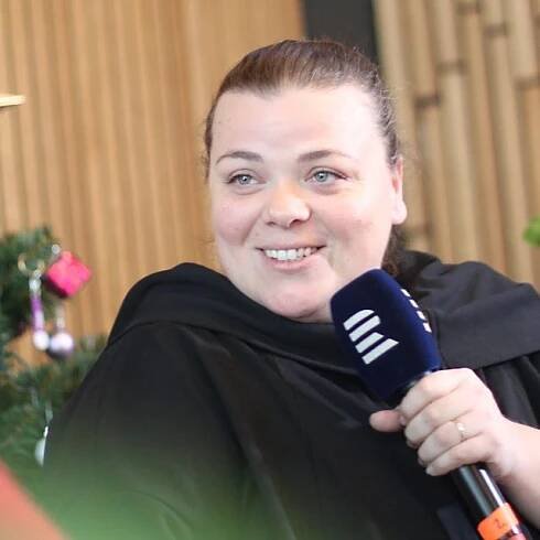 Herečka Lucie Polišenská v Radiocafé Vinohradská 12 během natáčení Blízkých setkání Terezy Kostkové | foto: Rostislav Taud,  Český rozhlas