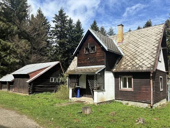Krátké zprávy z Prachatic: Barevná obřadní síň míří na zastupitelstvo