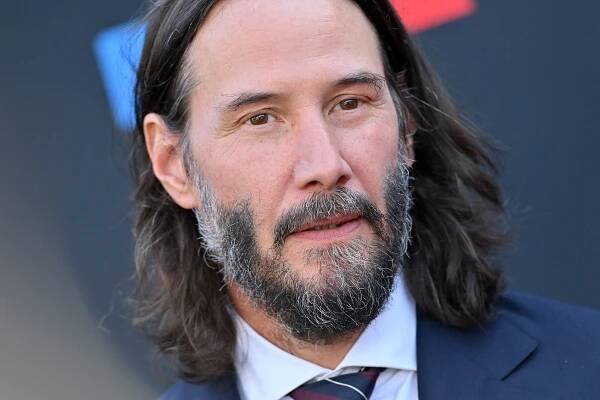 Keanu Reeves wants to be Batman — so let him