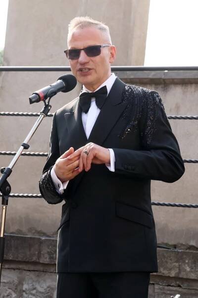 Velkolepá svatební party Sidovského a Vítka: Vkusný obřad, dort od Maršálka a bujarý večírek!