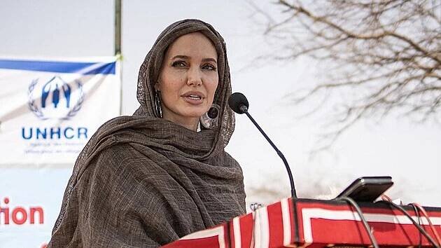 Angelina Jolie jako zvláštní velvyslankyně OSN v uprchlickém táboře Goudebo (20. června 2021)