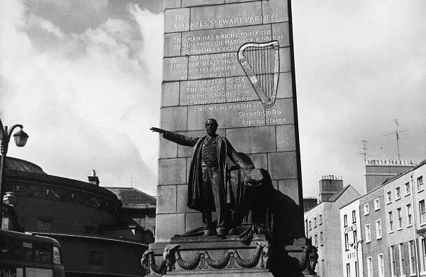 photo of statue of Charles Stewart Parnell in Dublin
