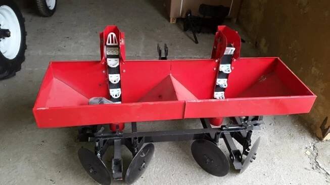 Udělej si sám sázeč brambor za mini traktor: video
