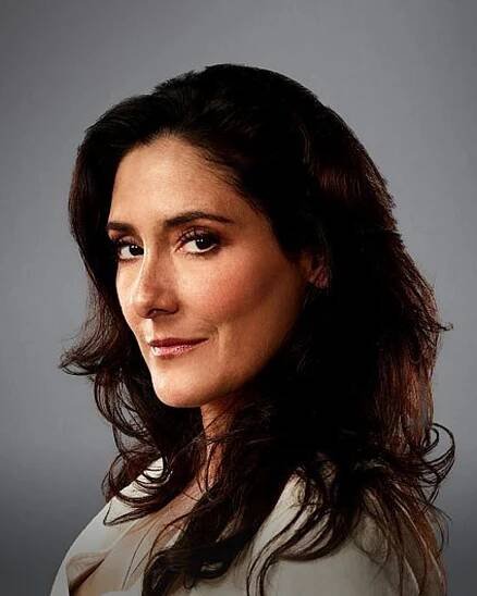 dr. Anna Castillo (Alicia Coppola)
