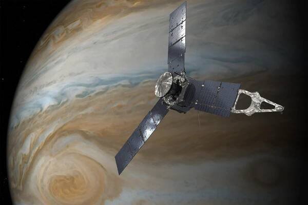 Astronomové našli u pólů Jupiteru neznámou vlnu plazmatu