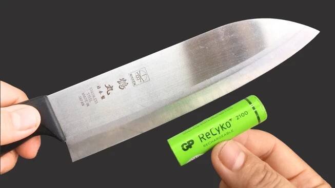 Sharpen Any Knife Like a Razor in 1 Minute Just an Old Battery!