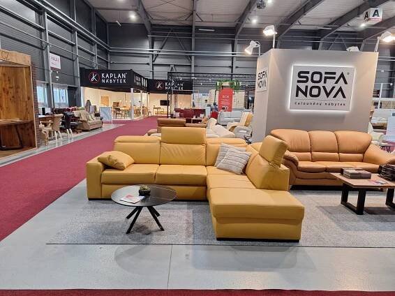 Čalouněný nábytek SOFANOVA - Sedací soupravy, křesla, židle i postele