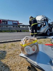 Při dopravní nehodě v Maďarsku zemřel pár a čtyřleté dítě. Dvouleté batole bylo převezeno do nemocnice. 