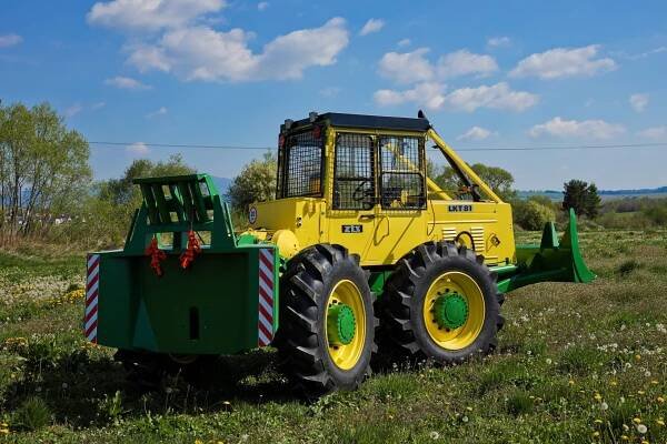 Lesný traktor LKT 81 - Orvex