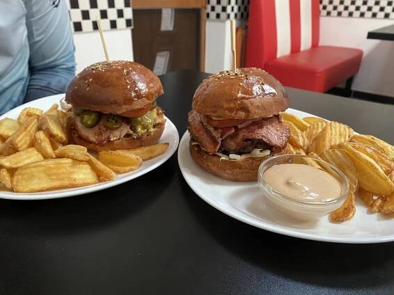 Fotogalerie • Huja Burger (Restaurace a pohostinství) • Mapy.com
