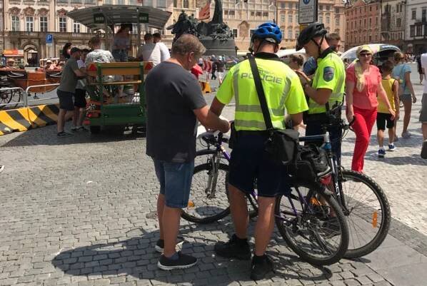 V Praze 1 se hromadí stížnosti občanů na pivní kola, Městská policie je proto začíná systematicky kontrolovat a pokutovat
