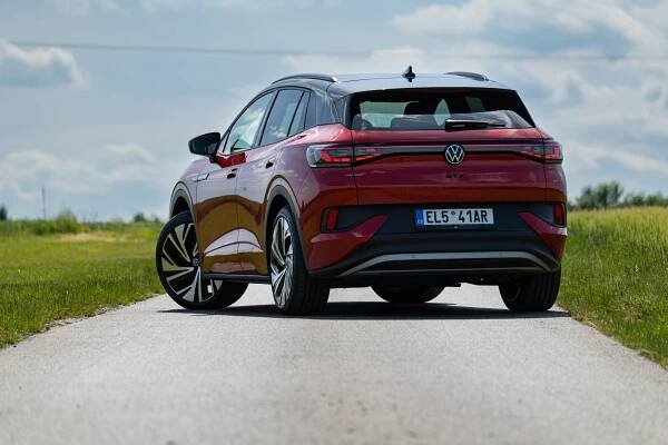 S tímhle autem se nudit vážně nebudete. Volkswagen ID.4 GTX má rychlosti a stylu na rozdávání
