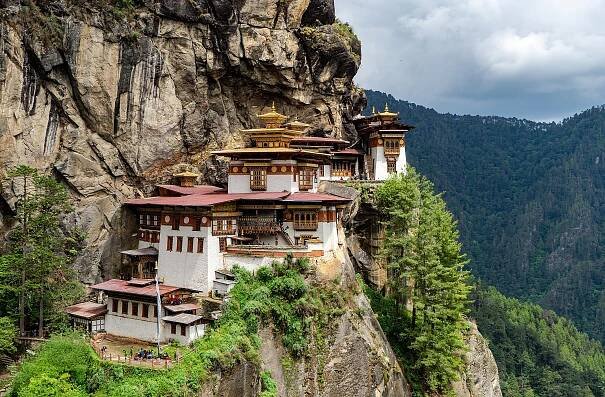 File:Paro Taktsang, Bhutan (edited).jpg - Wikimedia Commons