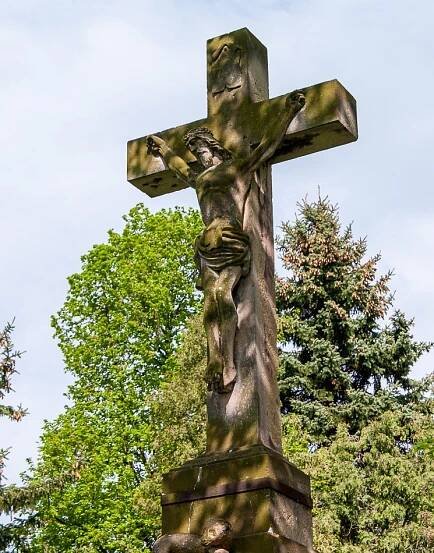 Fotogalerie Hrubý Jeseník – kříž se Sv. Trojicí a Sv. Václavem - Kříž s balustrádou v Hrubém Jeseníku - č. 2359950 | Turistika.cz