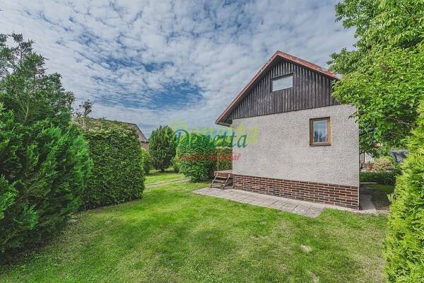 Prodej zděné chaty, pozemek 414 m2, po rekonstrukci, Hradec Králové