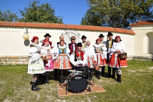 Růžencová pouť v Brodě: průvod se svícemi i sbírka na obnovu chátrající střechy