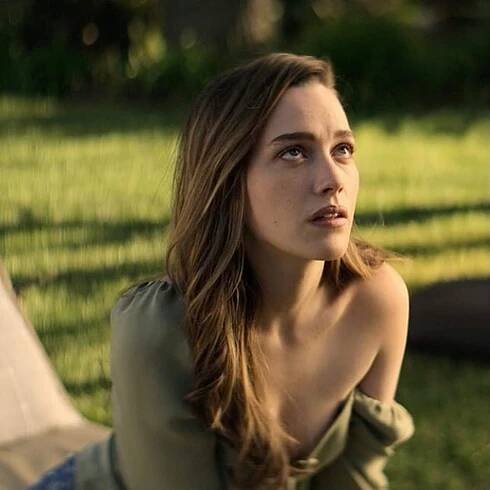 Victoria Pedretti popsala nechutný incident se známým hercem