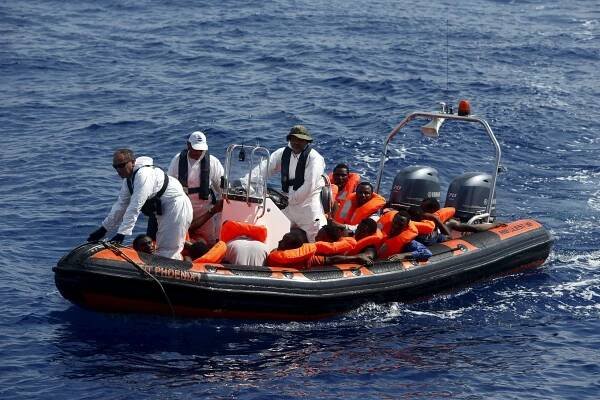 Hranice EU poprvé překročilo přes 100 tisíc běženců za měsíc