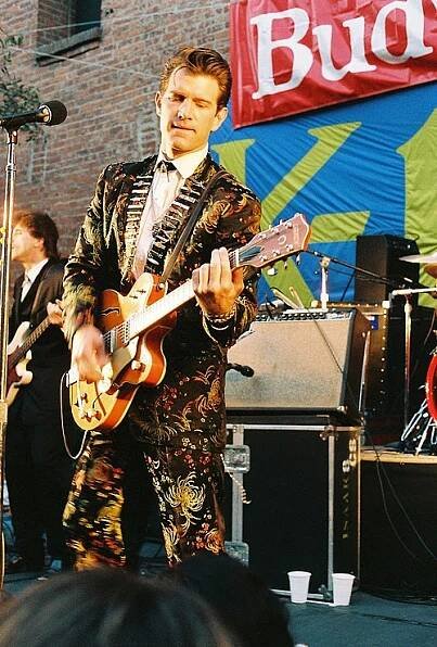 Chris Isaak – Wikipedia