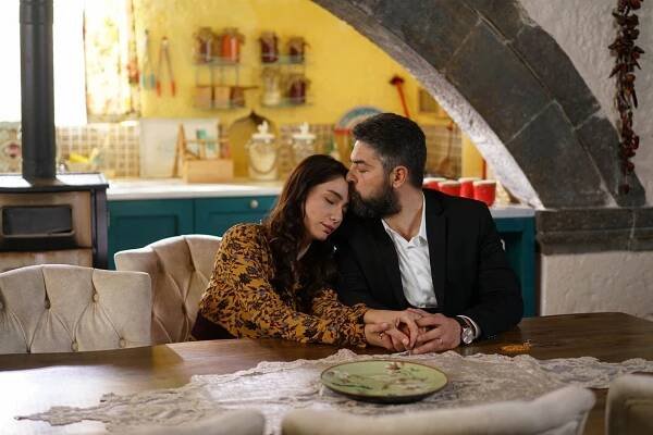 Sen Anlat Karadeniz - Episode 23 - Z filmu - Öykü Gürman, Sinan Tuzcu