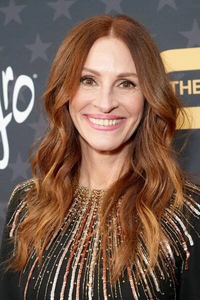 Galerie: Barva sezóny? Zrzavá. Vrátily se k ní Julia Roberts i Emma Stone | Elle.cz