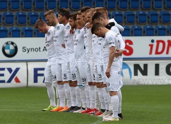 Fotbalisté Slovácka (v bílých dresech) proti Příbrami