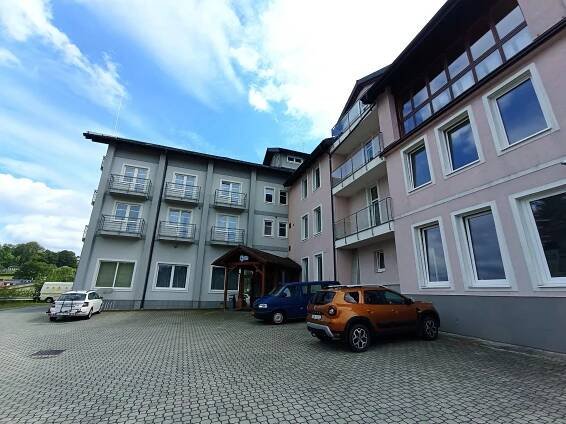 Fotografie - Parkoviště - hotel Filipinum - Jablonné nad Orlicí - 04.08.2024