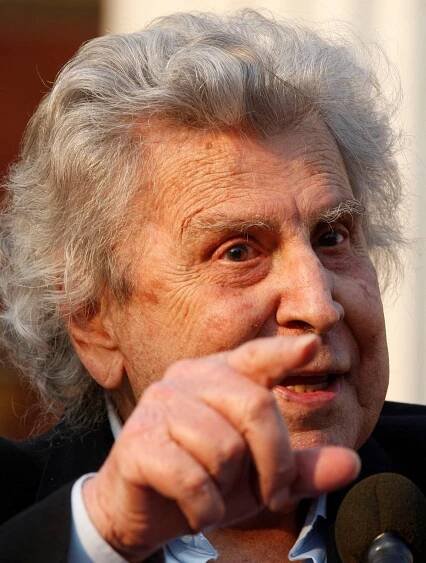 Řek Zorba v slzách, zemřel slavný skladatel Theodorakis (†96). „Ztratili jsme část duše“