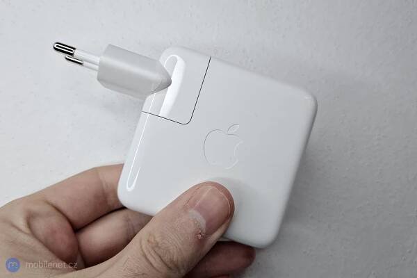 Recenze Apple 70W USB-C Power Adapter – Elegantní příval energie