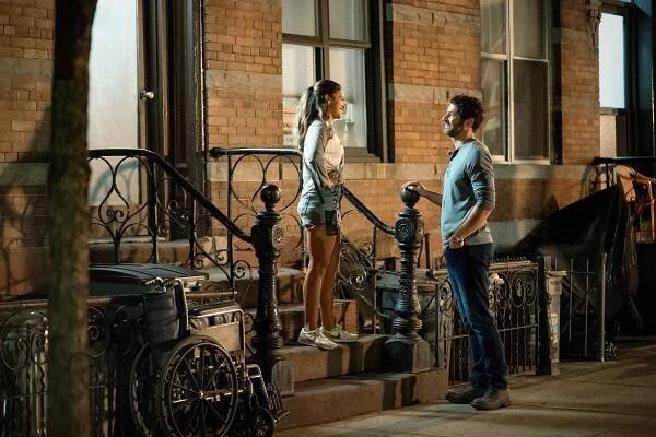 Caught in the act on Netflix: romantic comedy starring Gina Rodriguez and Tom Ellis