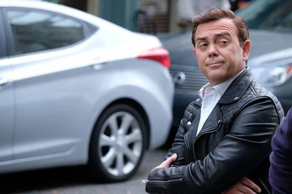 Brooklyn 99 - Kapitánka Kimová - Z filmu - Joe Lo Truglio