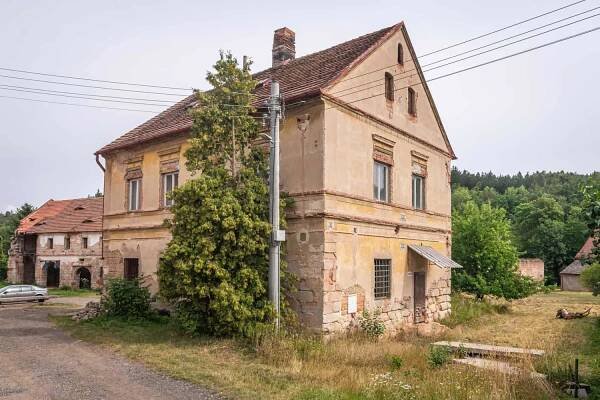 Prodej domu k rekonstrukci – Slánský makléř
