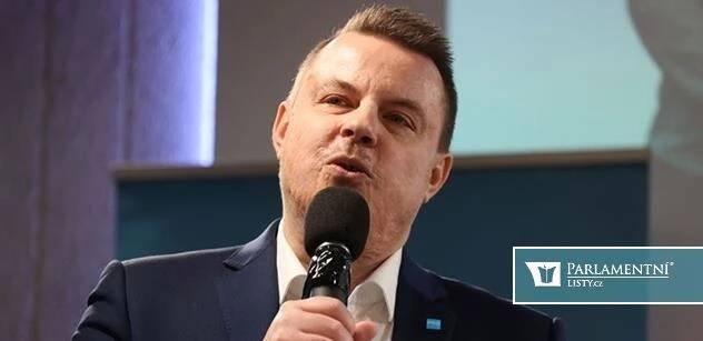 Co dělal na Ukrajině? Jindřich Rajchl podává trestní oznámení na Foltýna