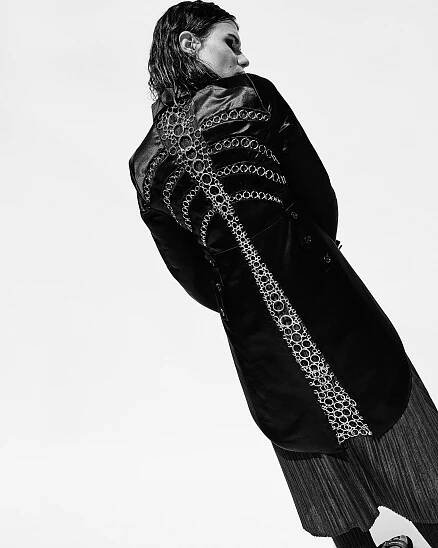 Ana Ularu & Marc Rissmann make an entrance - Entrance Store