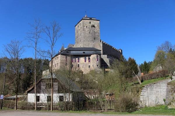 Fotogalerie Kost, hrad a něco z okolí. - Kost, pohled z údolí Plakánku - č. 964340 | Turistika.cz