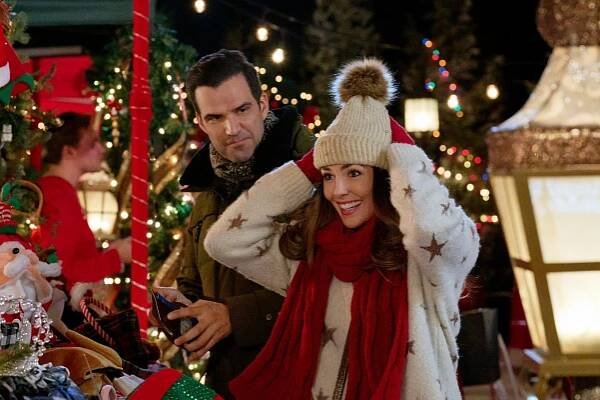 Benjamin Ayres, Taylor Cole - Long Lost Christmas - Z filmu
