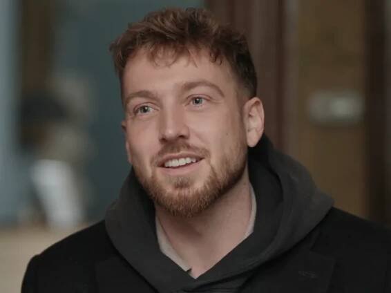 Sam Thompson ‘escorted out of club’ by bouncer as date leaves with another man