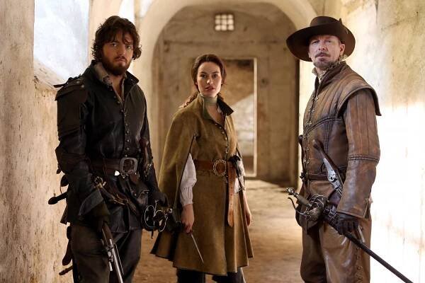 Tři mušketýři - Zatmění Slunce - Z filmu - Tom Burke, Maimie McCoy, Hugo Speer