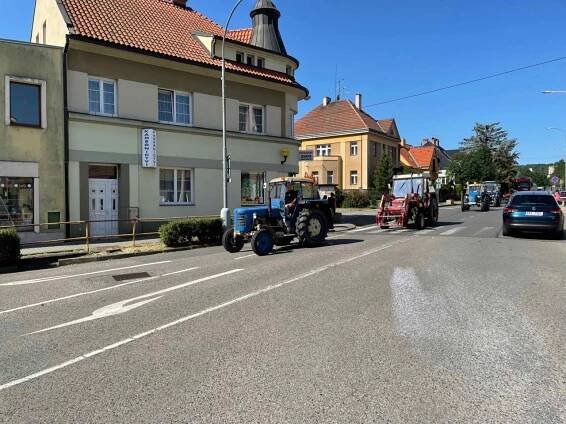Oficiální stránky města Libčice nad Vltavou - Traktoriáda 2022