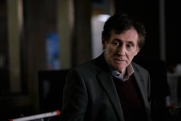 Válka světů - Epizoda 7 - Z filmu - Gabriel Byrne