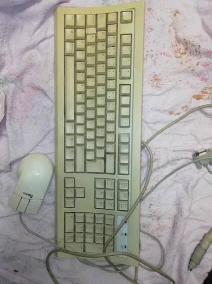 stará klávesnice k pc kuličková myš Genius