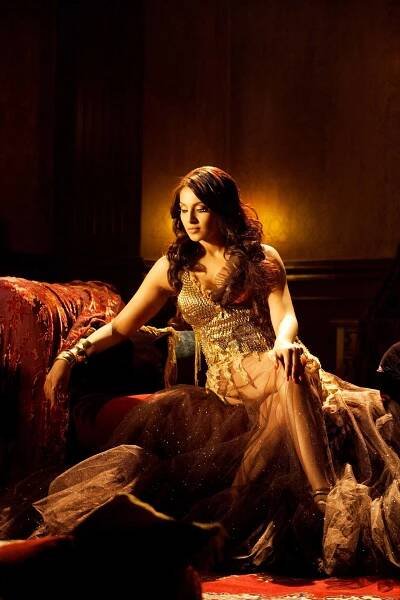 Bipasha Basu Golden Wallpaper