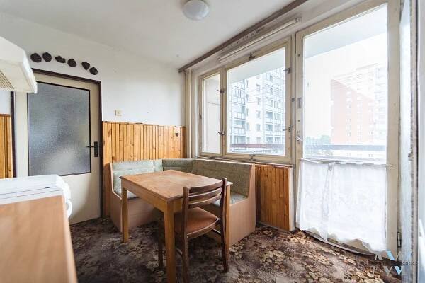 Prodej bytu 3+1 se 4 lodžiemi, před rekonstrukcí, Příbram | Reality.iDNES.cz 