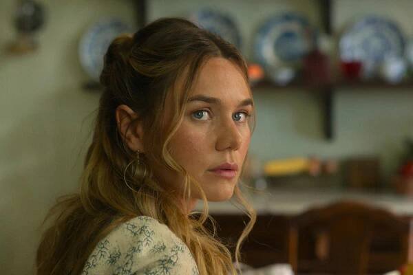 ‘The Buccaneers’ star Imogen Waterhouse reveals that Jinny’s asylum scenes felt “quite real” to her: “There’s a lot of screaming”