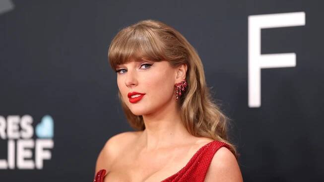 Taylor Swift Unveils A Dramatic New Glamour Bob Haircut