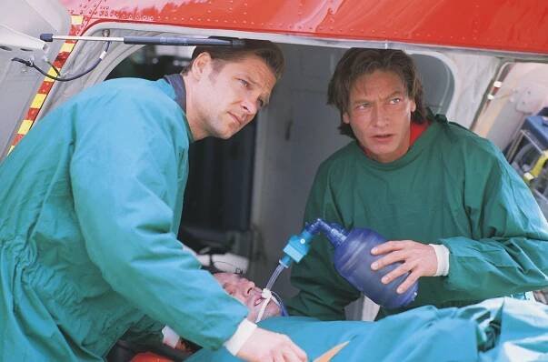 Medicopter 117 - Bankovní loupež (S02E02) (1999)