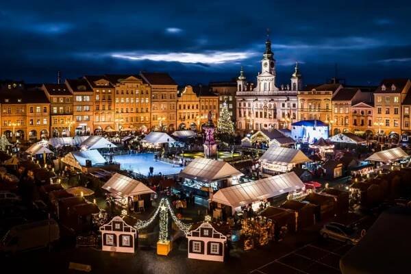 an aerial view of the christmas market in old town rigana, finland at night