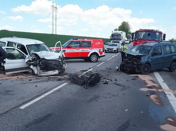 Na tahu z Jihlavy na Znojmo se střetla dvě auta, provoz dvě hodiny stál