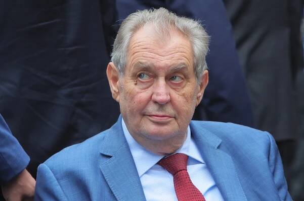 Zeman dál zahřívá své kukaččí vejce pro Ústavní soud